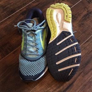 Brooks tennis shoes